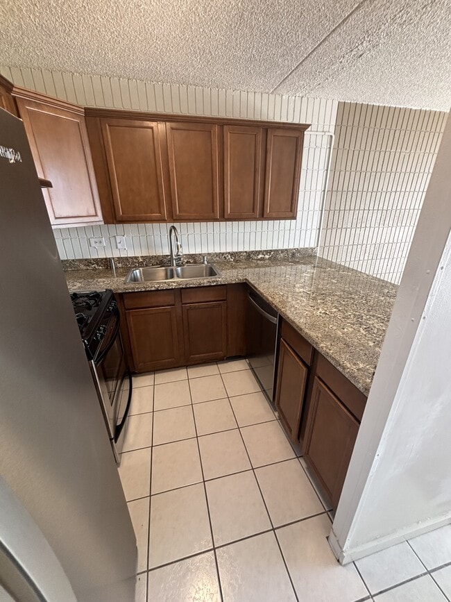 Building Photo - 1326 Ke’eaumoku St