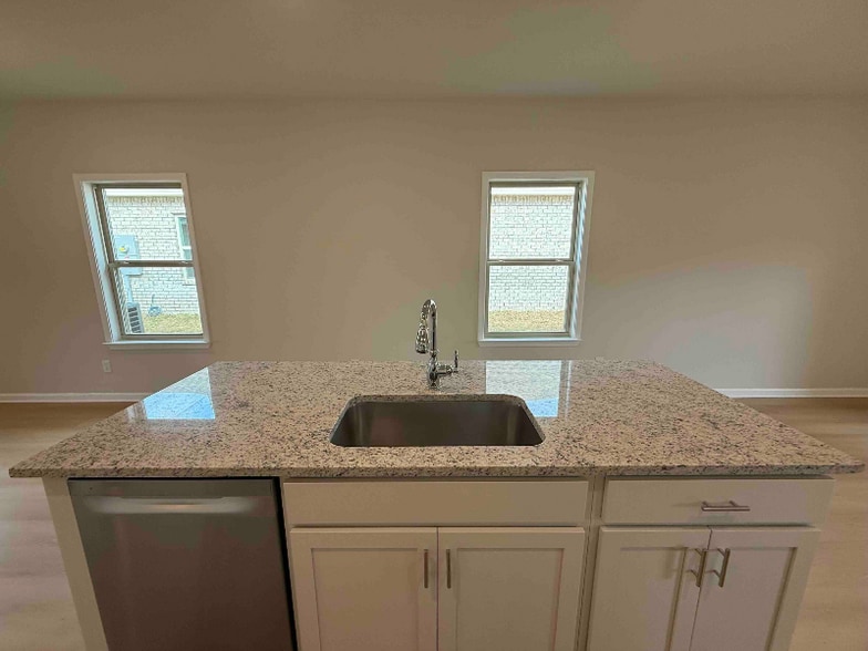 Building Photo - 521 Vista Pointe Dr