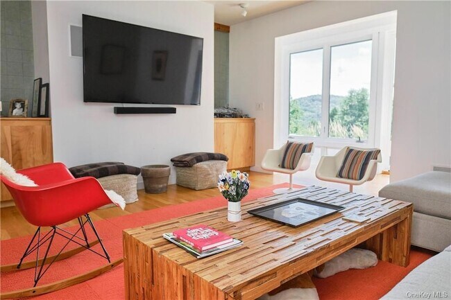 Building Photo - 194 Pleasant Ridge Rd