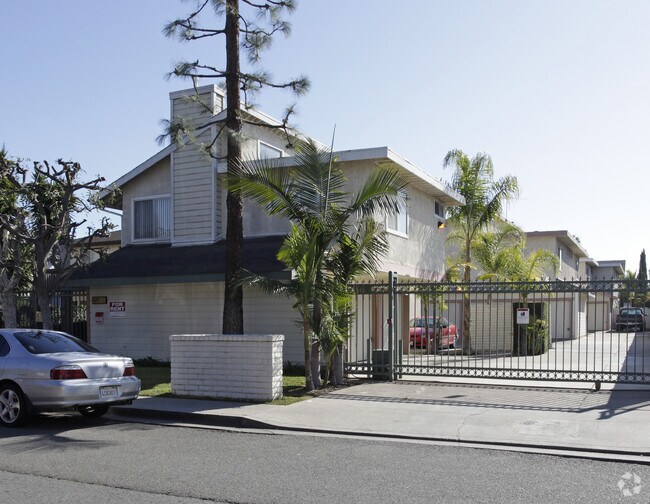 Primary Photo - 369 Avocado St