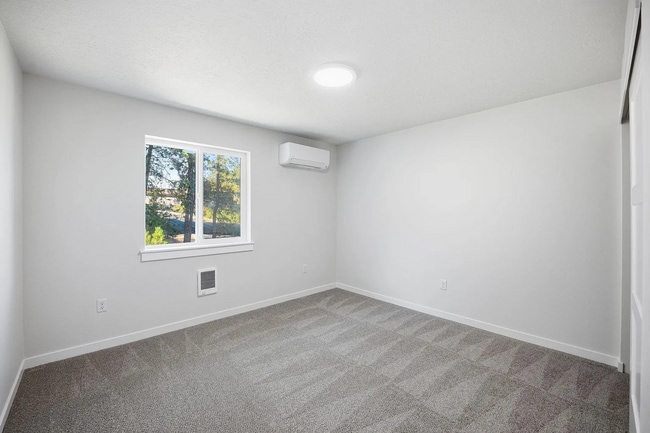 Building Photo - Stylish New Duplex with Scenic Surroundings