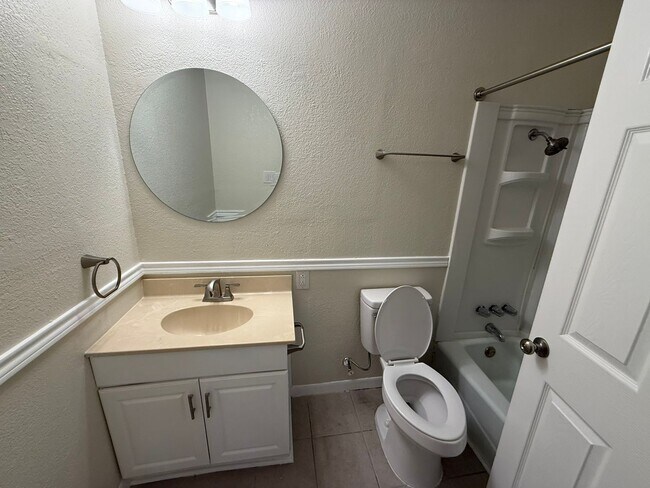 Building Photo - Renovated 3-bedroom house!  Housing accepted!