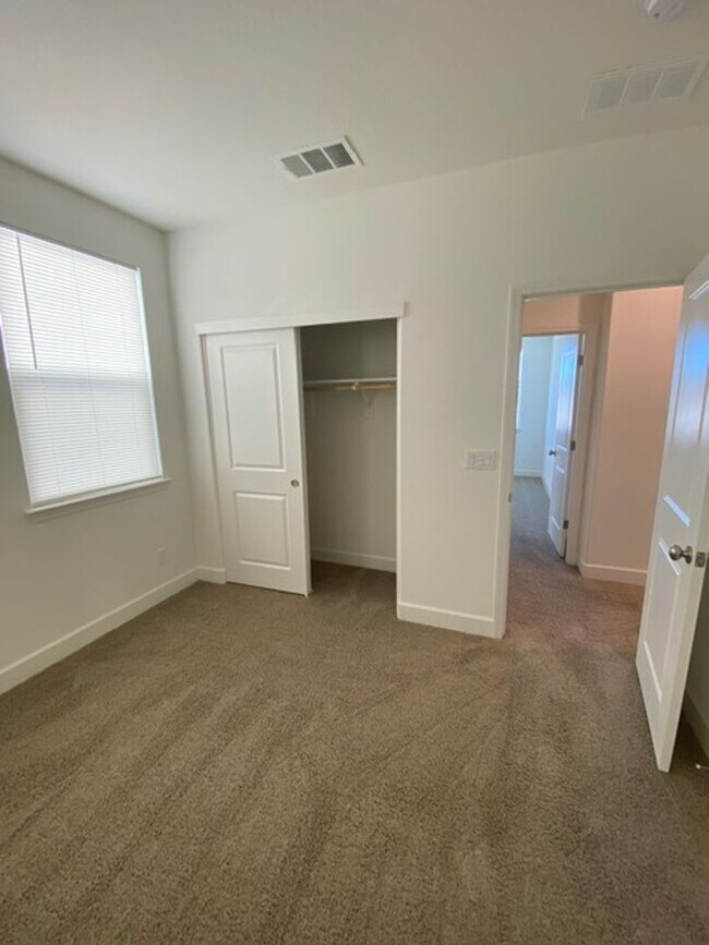 Building Photo - MOVE IN READY!  4 Bedroom Home in Whitney Ranch Rocklin