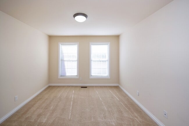 Building Photo - 5706 Hampshire Ln