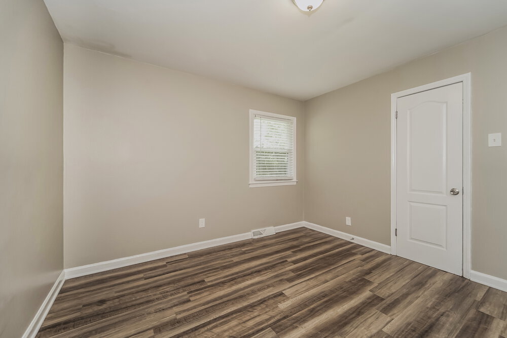 Building Photo - 4700 Hidden Valley Rd