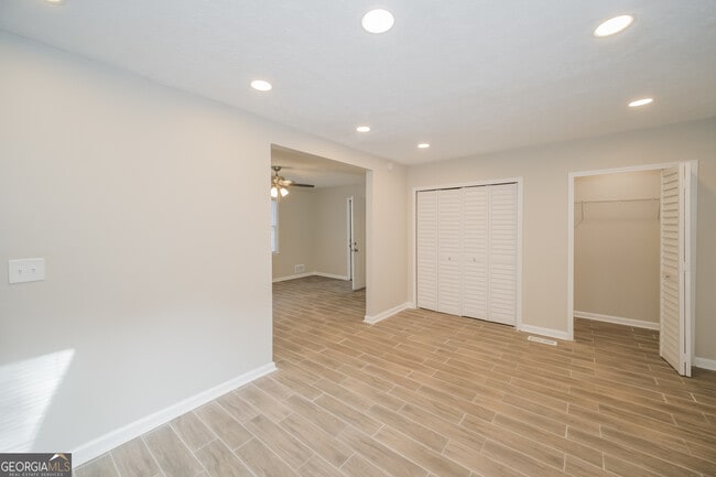 Building Photo - 205 Wellington Dr