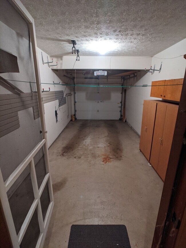 Building Photo - Charming 2 bed 1.5 bath home (duplex) in G...