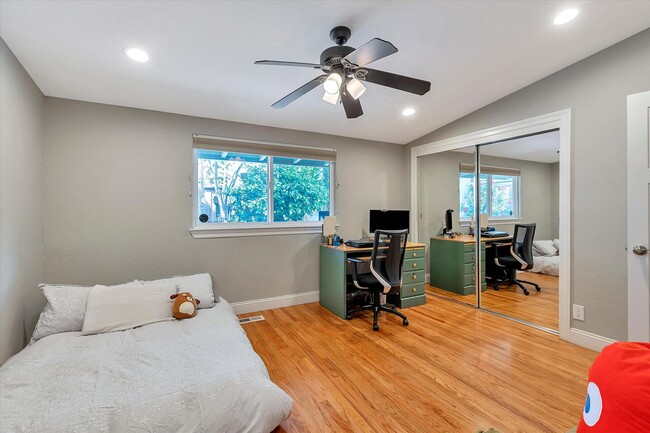 Building Photo - Gorgeous Vibrant Home In Santa Clara