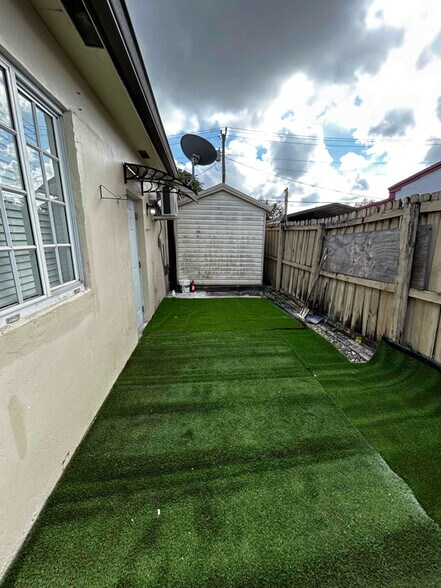 Building Photo - 7848 SW 35th Terrace