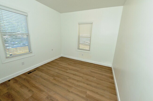 Building Photo - 1301 37th St