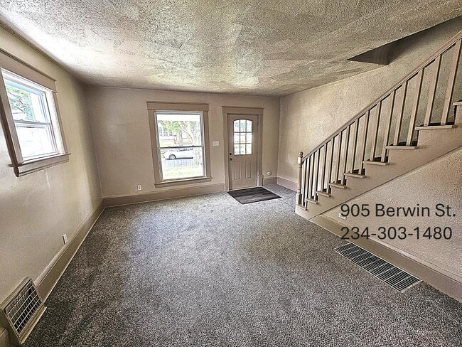 Building Photo - 905 Berwin St