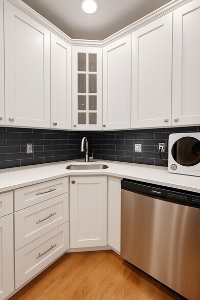 Building Photo - 21 Sanger St