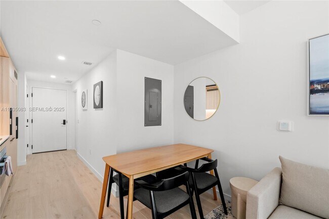 Building Photo - 225 N Miami Ave