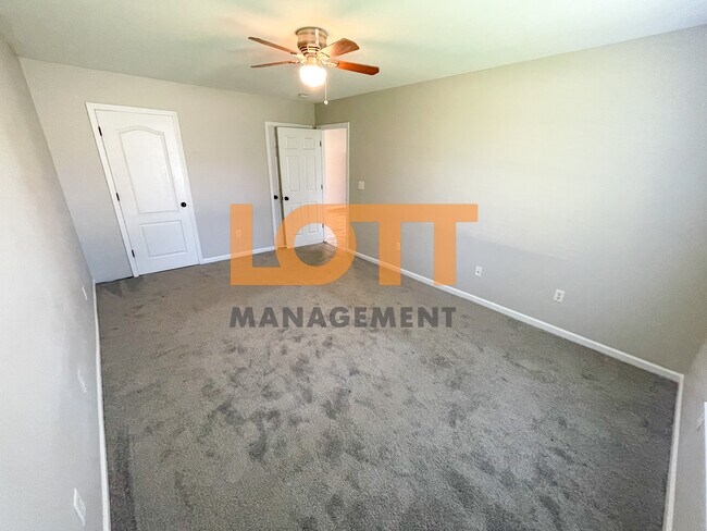 Building Photo - 204 Jarrett Ln