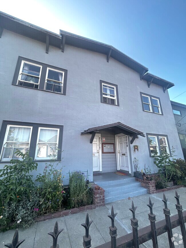 Building Photo - 2031 Linden St