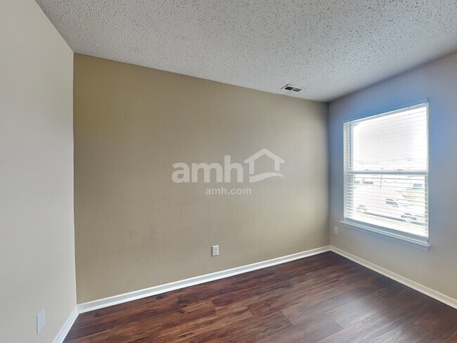 Building Photo - 536 Runnymede Ct