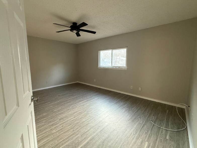 Building Photo - 8343 Morning Grove