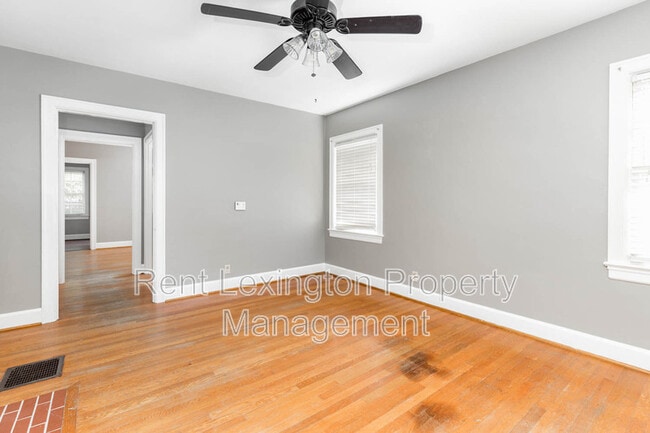 Building Photo - 123 Barberry Ln