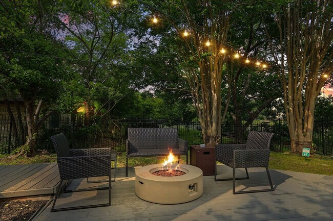 Building Photo - 5830 Jester Dr