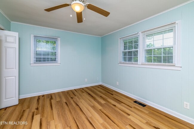 Building Photo - 201 Farlow Dr