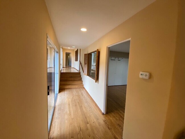 Building Photo - 835 17 Mile Dr