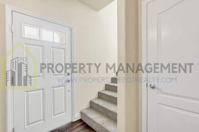 Building Photo - Spacious 2 (or 3!) Bed Condo in Gated Community
