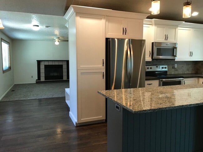 Building Photo - West Boise 3 bedroom, 2 bath home for rent