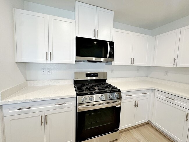 Building Photo - 1 WEEK FREE RENT! BRAND NEW BUILD! 2 BEDROOM TOWNHOME!