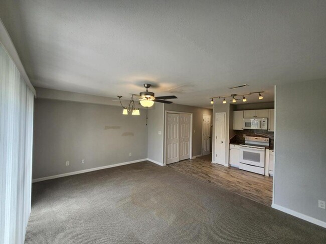 Building Photo - 205 Double Eagle Dr