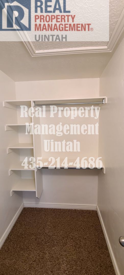 Building Photo - 3 bed 2.5 bath townhome in Fox Run