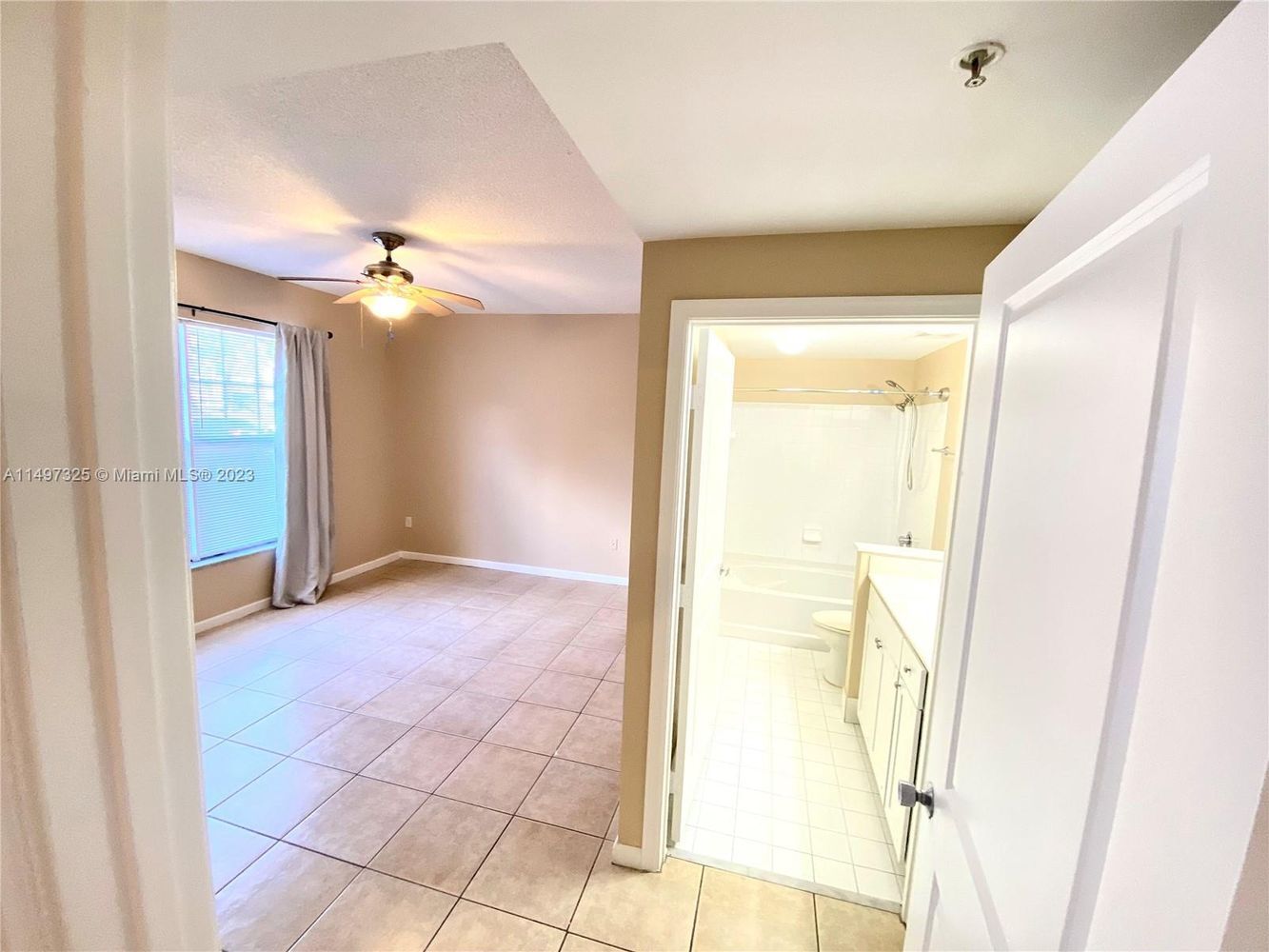 Building Photo - 5900 W Sample Rd