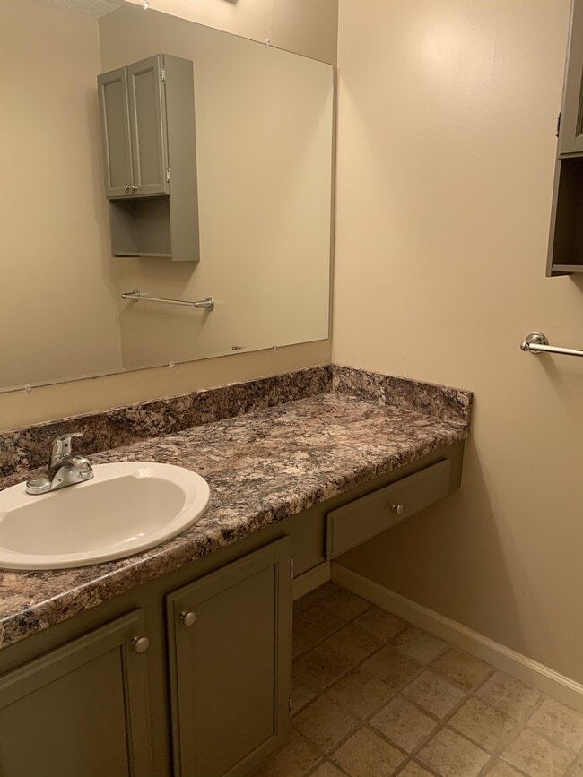 Building Photo - 438 Olympia Dr