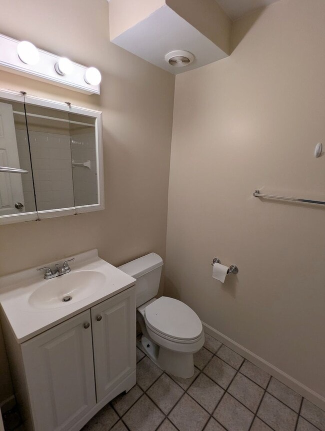 Building Photo - 2 Bedroom 2 Bathroom Condo Apartment (Squirrel Hill North)