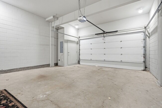 Building Photo - 11582 Colony Row