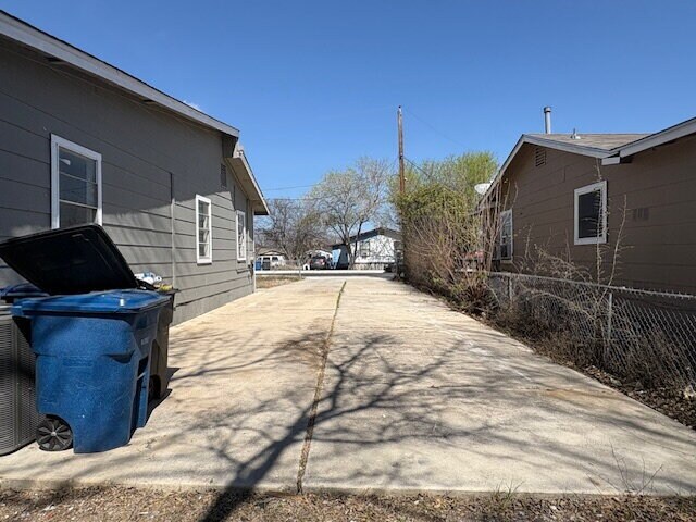 Building Photo - Fully Renovated 5BR with Rare Gated Backyard Parking - Move-In Ready