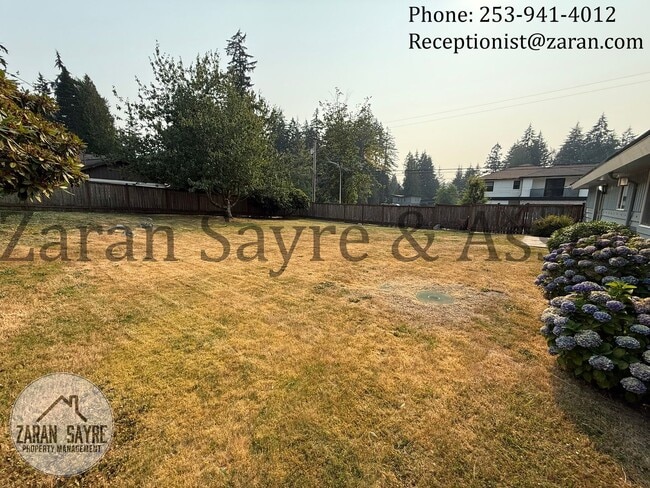 Building Photo - 215 - Perfect Location! Three Bedroom Charmer