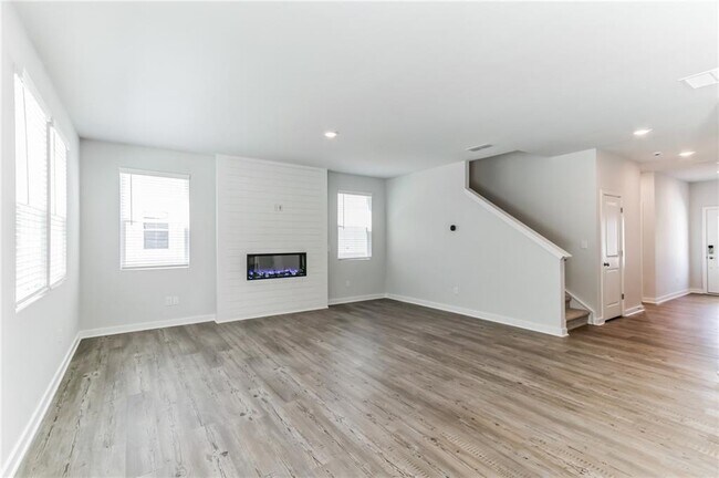 Building Photo - 727 Ruddy Dr
