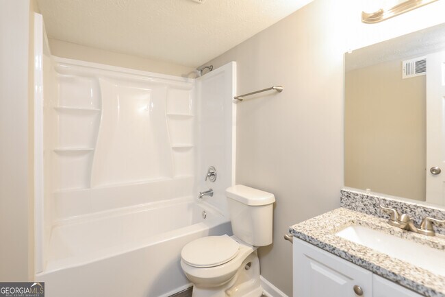 Building Photo - 2246 Camden Ct