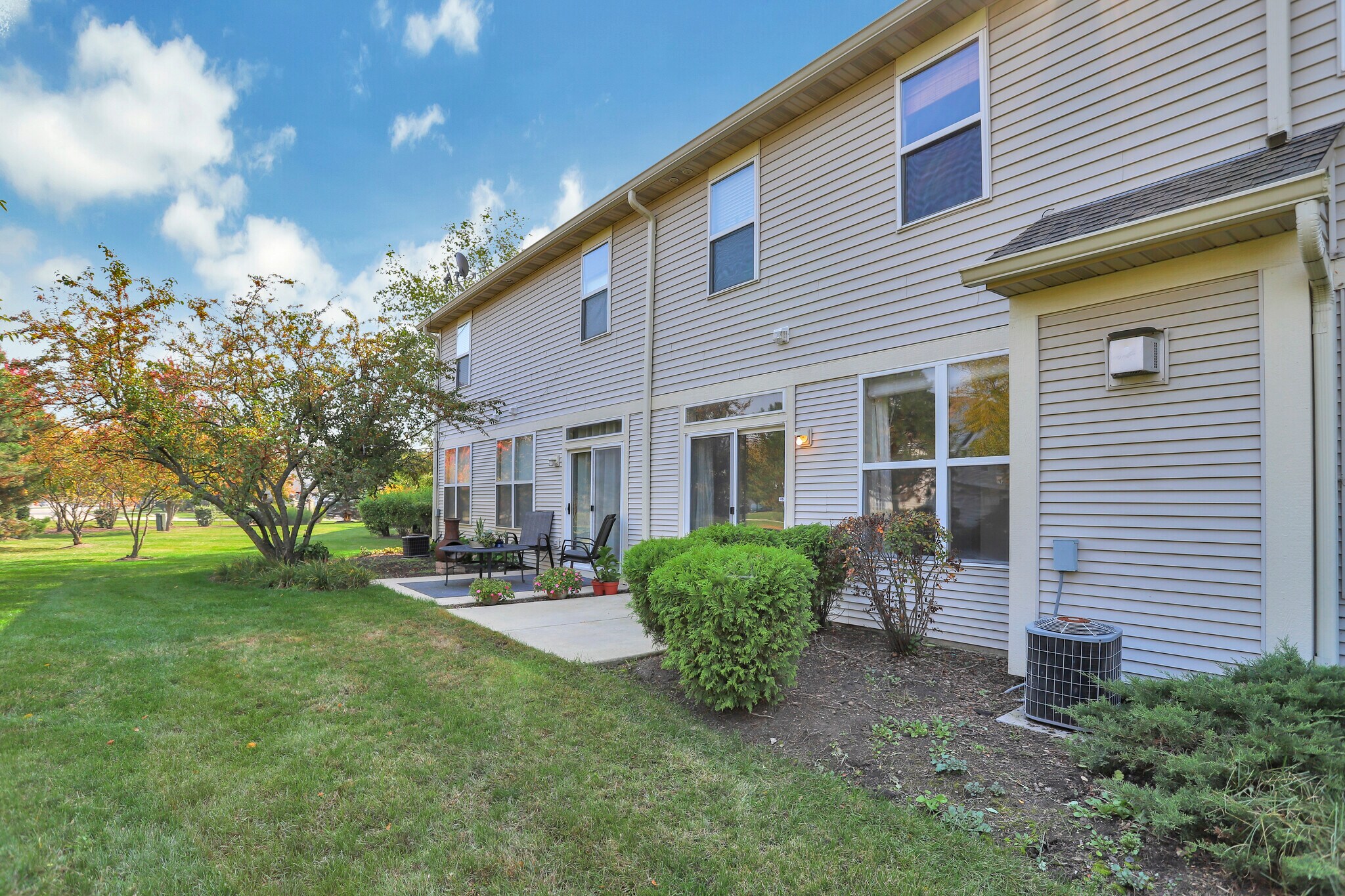 Building Photo - 2165 Sunrise Cir