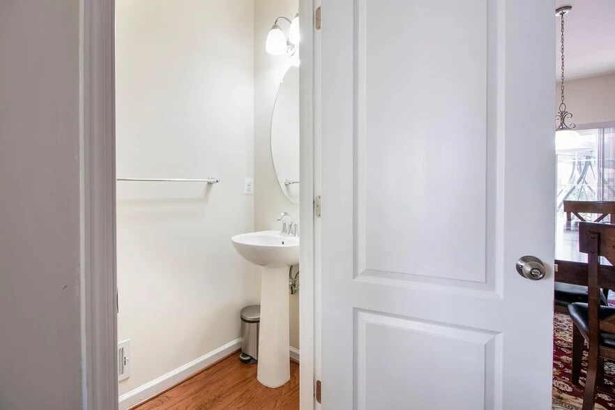 Building Photo - 7932 Pettigrew St