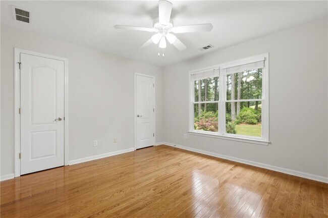 Building Photo - 3561 Carriage Glen Way