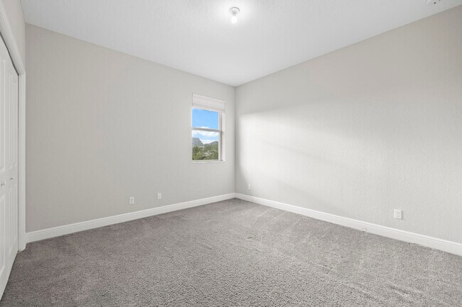 Building Photo - 915 Sweetgrass St