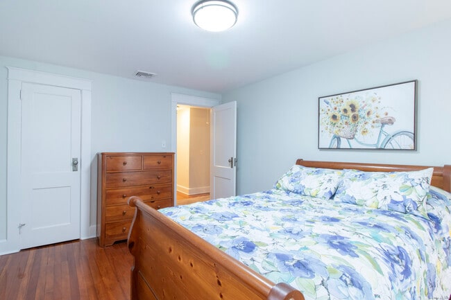 Building Photo - 315 S Orchard St