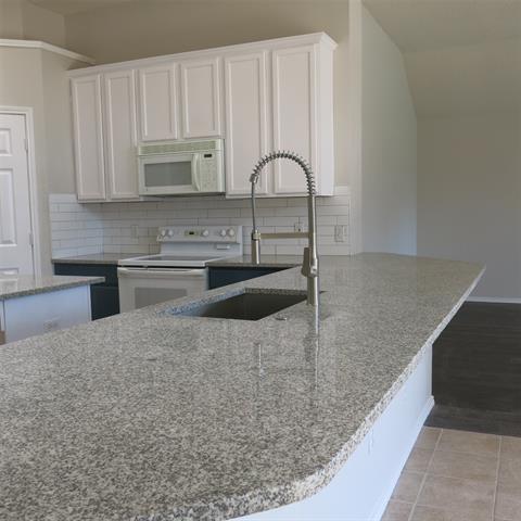 Building Photo - 10403 Joy Dr
