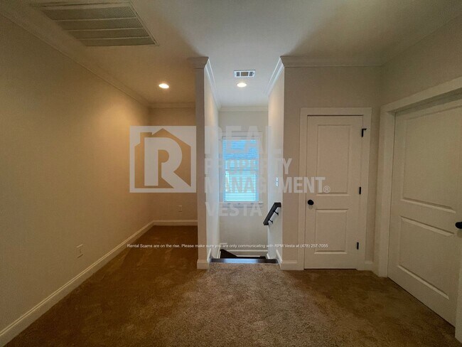 Building Photo - 435 New St