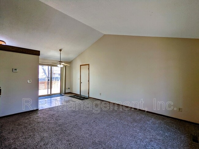 Building Photo - 9203 Ranchview Ln N