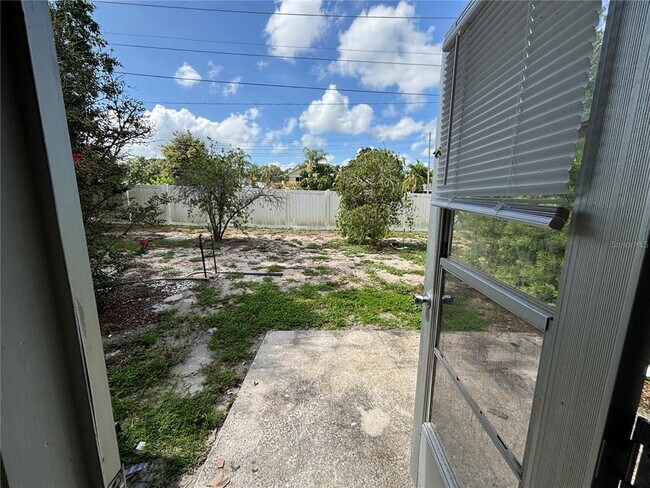 Building Photo - 2220 Bancroft Cir S