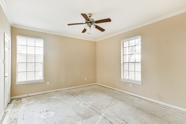 Building Photo - 2255 Braeswood Park Dr