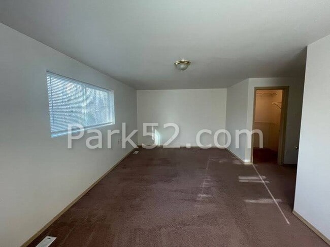 Building Photo - 4 Bedroom 2.5 Bathroom Single Family Home in Tacoma!