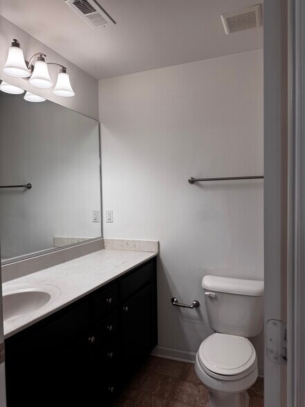Building Photo - 4044 Clarendon Way